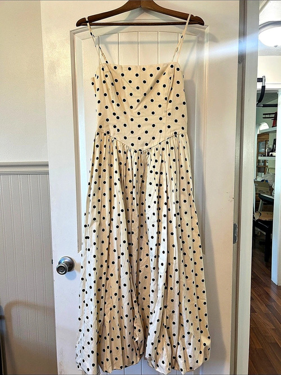 Abercrombie & Fitch Dresses & Skirts - Abercrombie and Fitch Polka Dot Midi Dress in Cream & Black Size Medium NWT